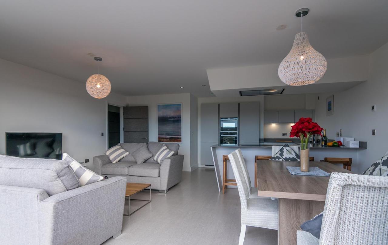 Apartment 3 Waterstone House - Sea Front Apartment, Hot Tub Tenby Dış mekan fotoğraf