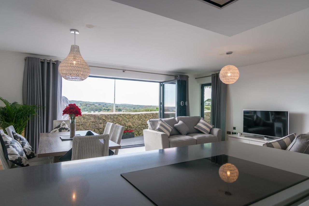 Apartment 3 Waterstone House - Sea Front Apartment, Hot Tub Tenby Dış mekan fotoğraf