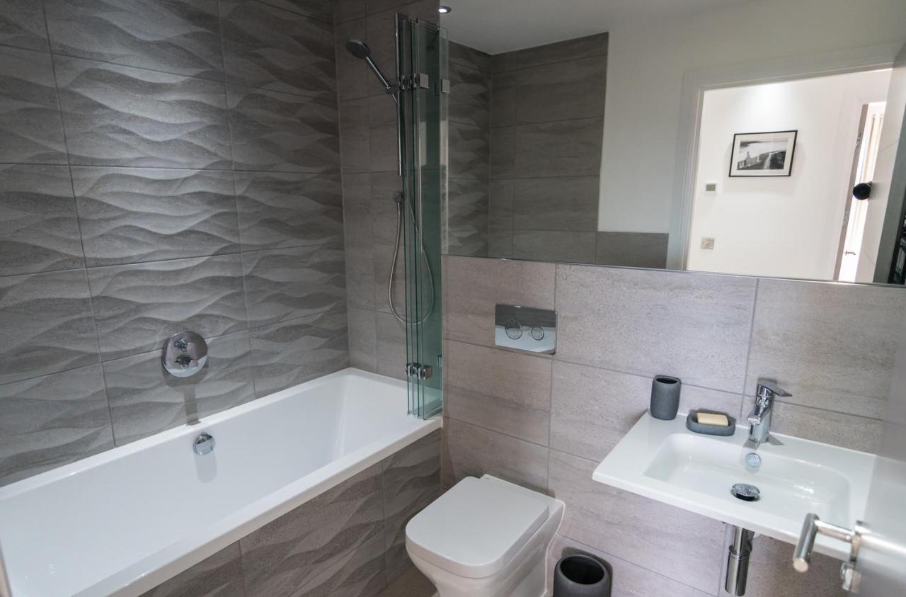Apartment 3 Waterstone House - Sea Front Apartment, Hot Tub Tenby Dış mekan fotoğraf